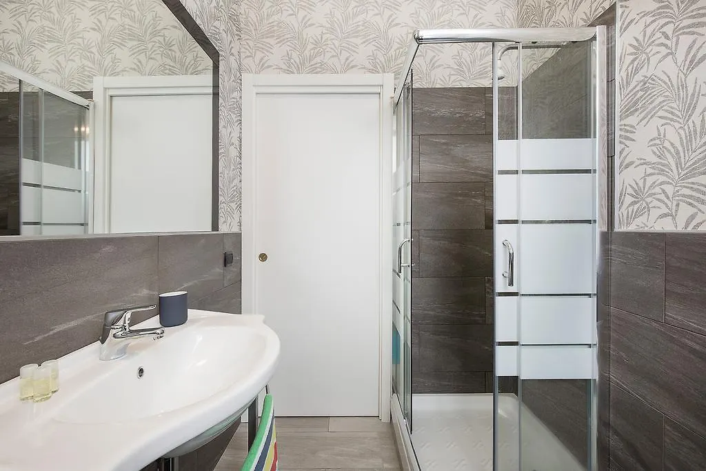 Bnbook Residence La Red Rho 4*,  Italie